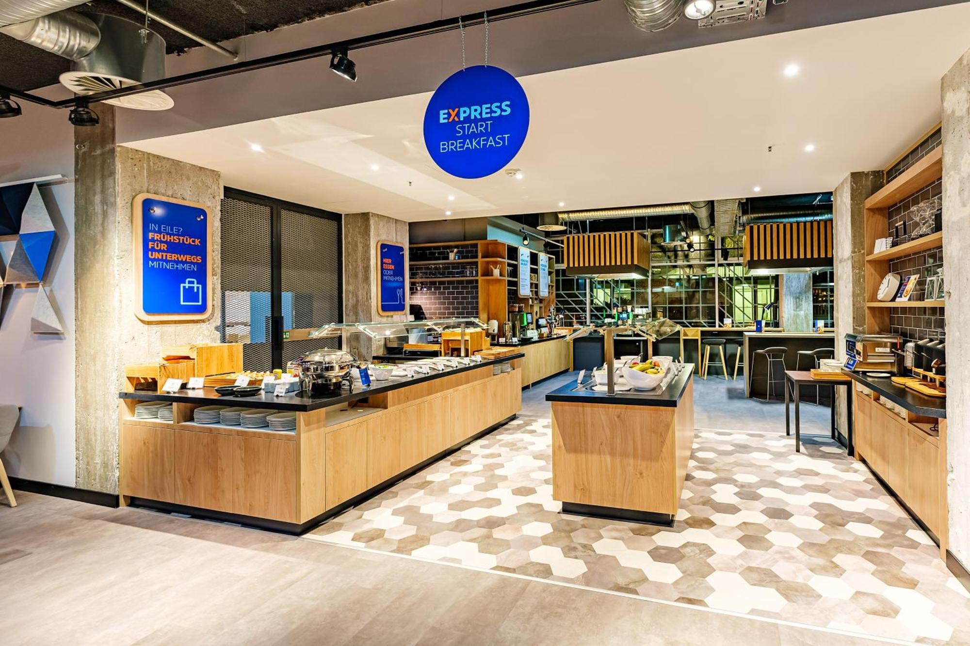 Holiday Inn Express Dresden Zentrum By Ihg Exterior photo